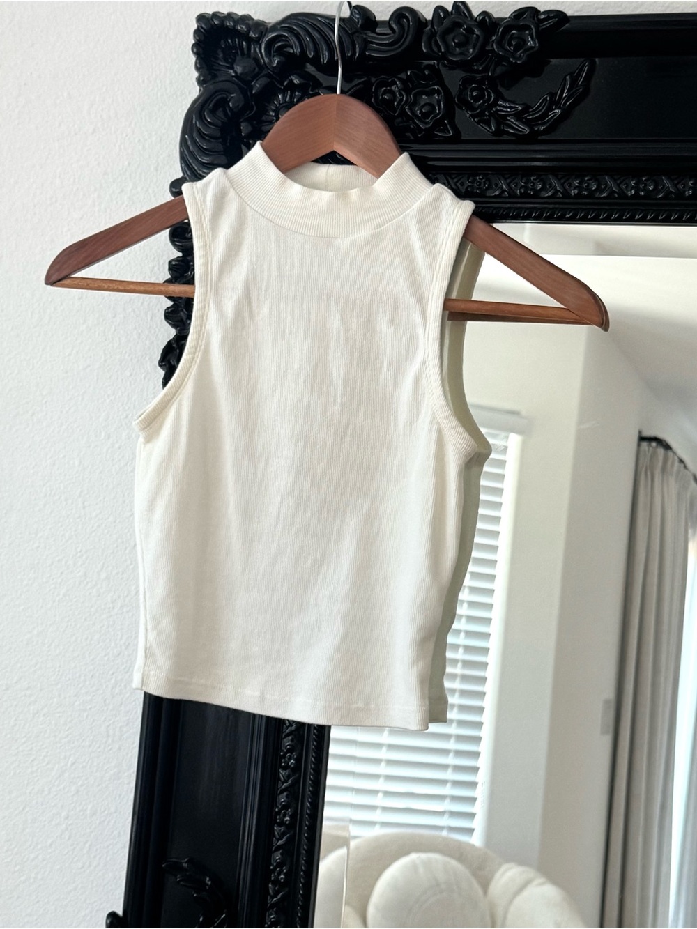 Abound | Women’s White Ribbed Mock Neck Sleeveless Cropped Tank Top - Picture 2 of 5